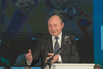Traian Băsescu critică legea salarizării