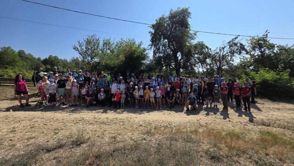 Salvamont Gorj: 150 de oameni într-o drumeție memorabilă - Jurnalul Olteniei – Știri din Craiova și Oltenia Salvamont Gorj: 150 de oameni într-o drumeție memorabilă