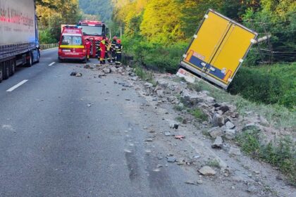 Accident pe DN 7, la Brezoi. Trafic blocat