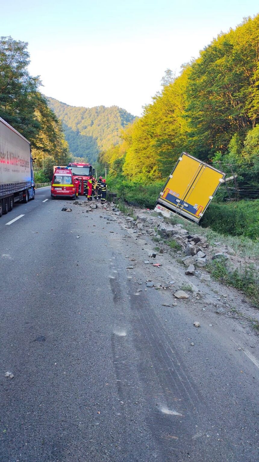 Accident pe DN 7, la Brezoi. Trafic blocat