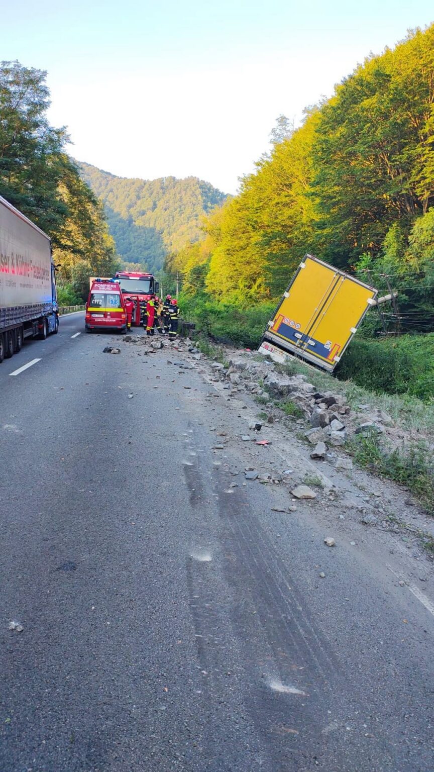 Accident pe DN 7, la Brezoi. Trafic blocat - Jurnalul Olteniei – Știri din Craiova și Oltenia Accident pe DN 7, la Brezoi. Trafic blocat