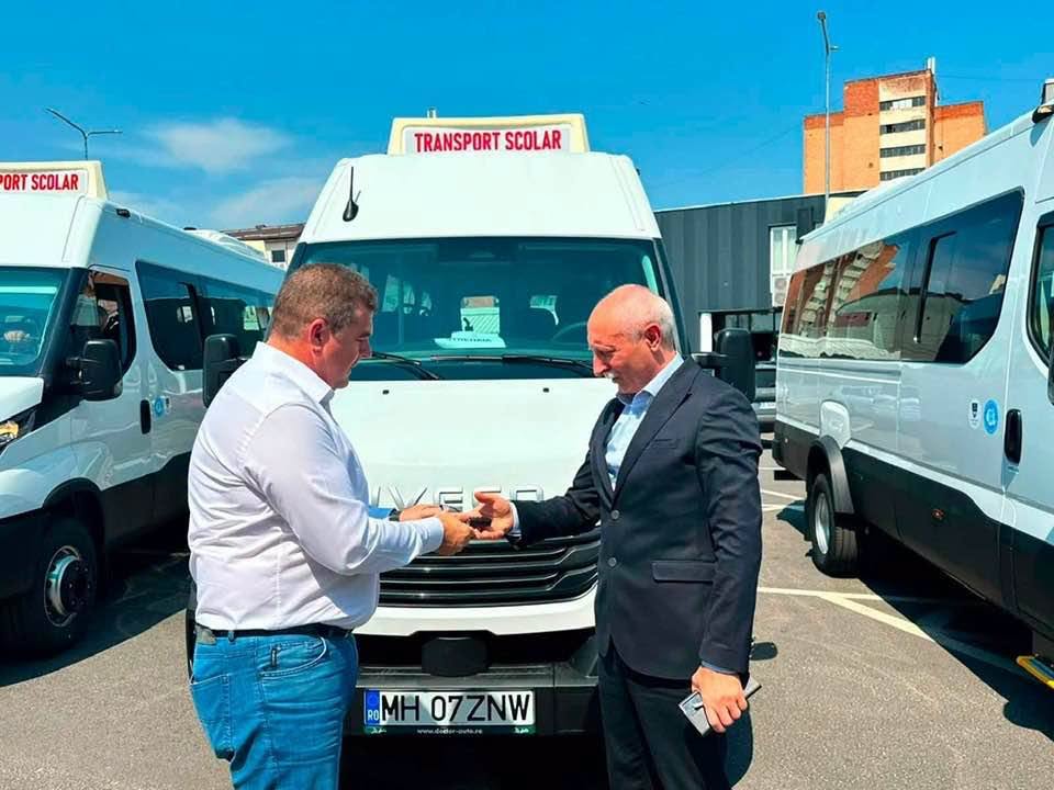 Microbuze hibrid pentru elevii din Mehedinți