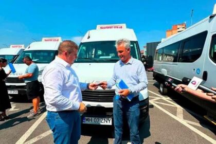 Microbuze hibrid pentru elevii din Mehedinți