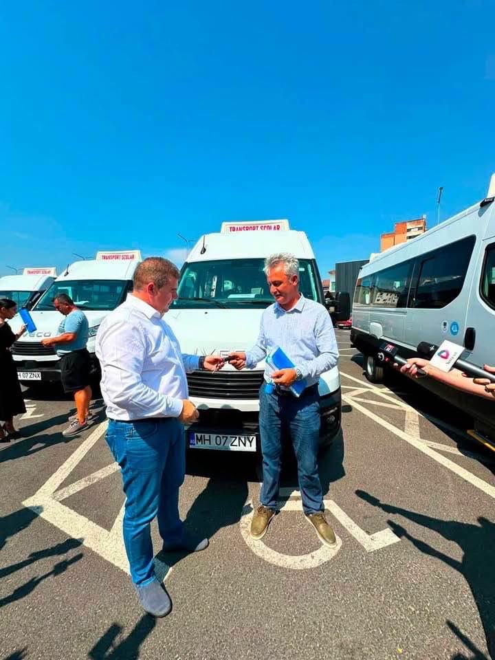 Microbuze hibrid pentru elevii din Mehedinți