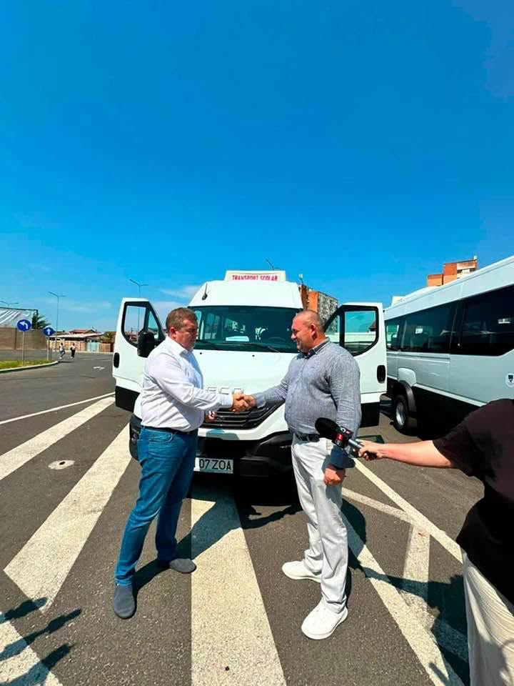 Microbuze hibrid pentru elevii din Mehedinți