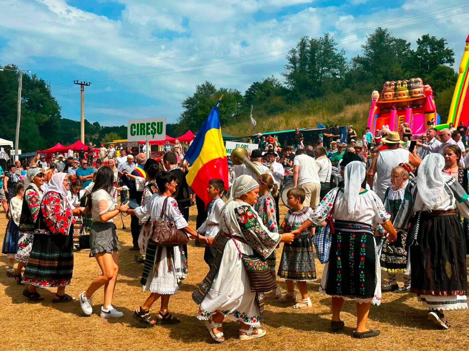 Sărbătoarea Peșterii Topolnița, tradiție de 63 de ani - Jurnalul Olteniei – Știri din Craiova și Oltenia Sărbătoarea Peșterii Topolnița, tradiție de 63 de ani