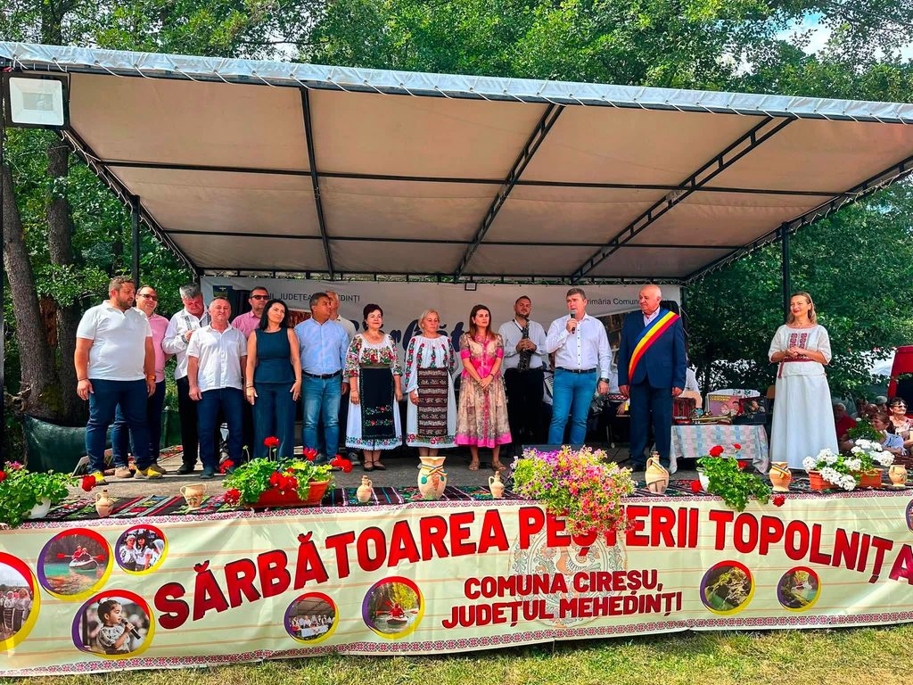 Sărbătoarea Peșterii Topolnița, tradiție de 63 de ani - Jurnalul Olteniei – Știri din Craiova și Oltenia Sărbătoarea Peșterii Topolnița, tradiție de 63 de ani
