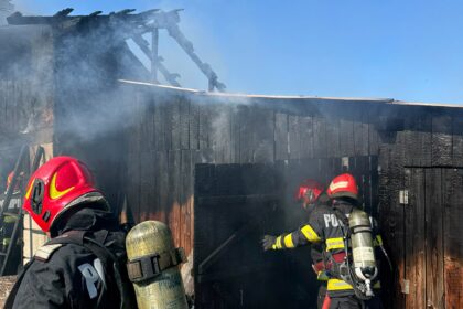 Incendiu în Goranu: Pompierii au evitat o posibilă explozie