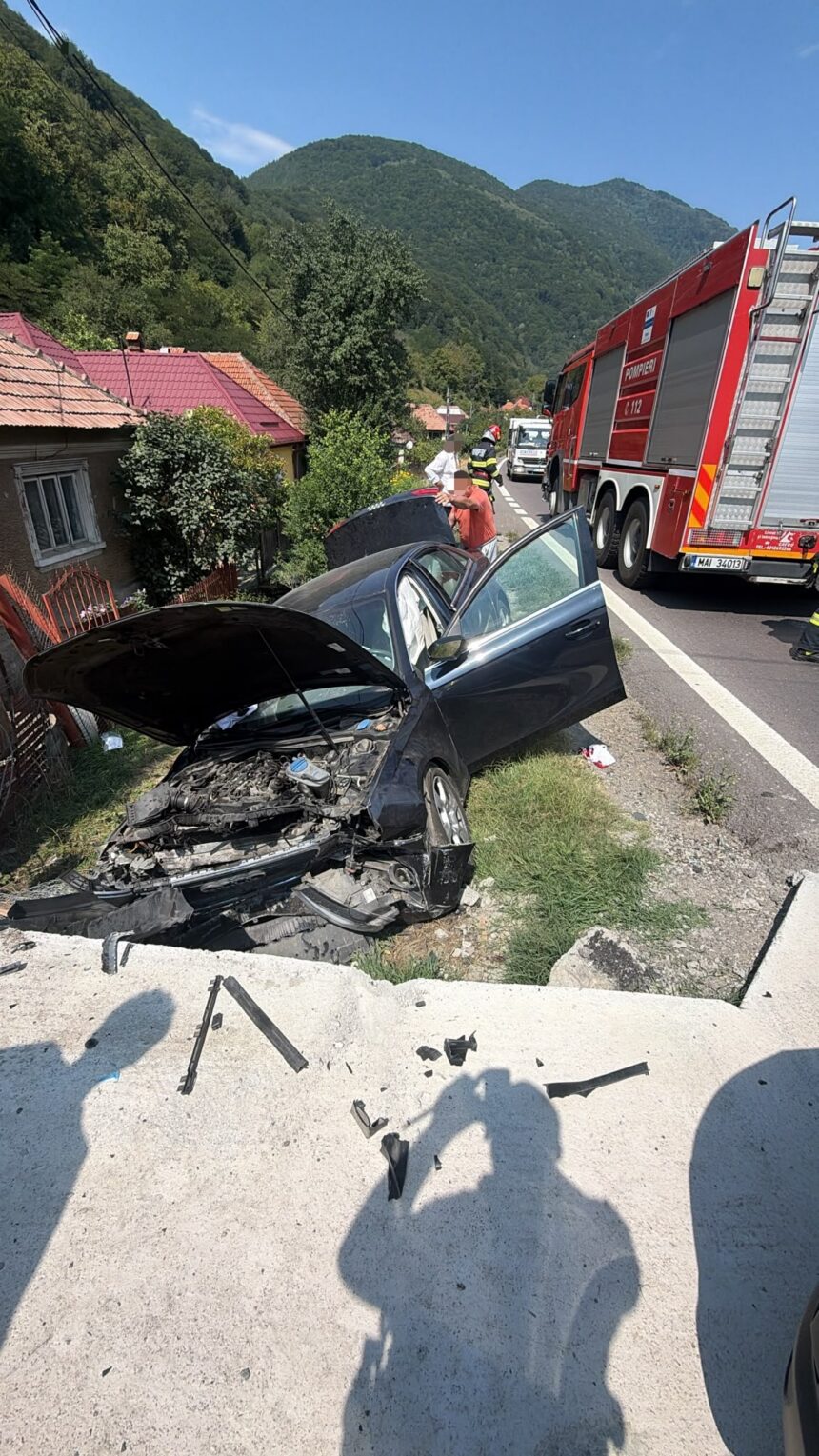 Accident grav pe DN7: Două persoane au ajuns la spital