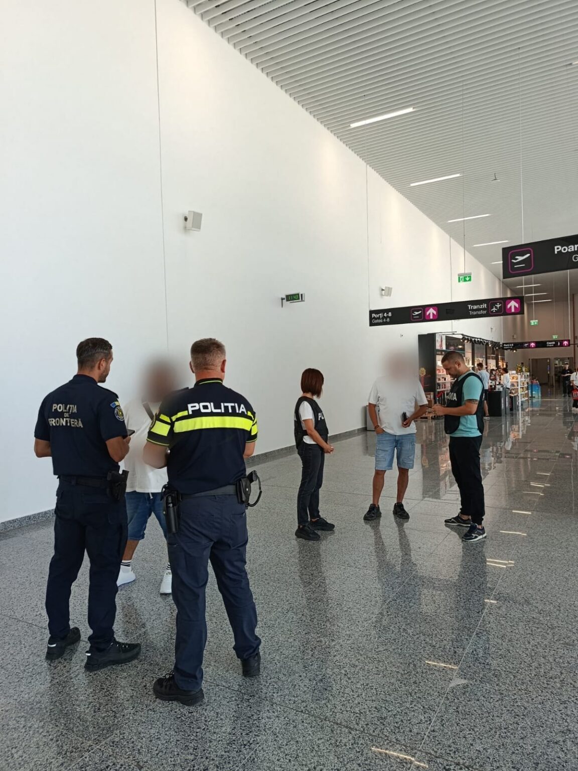 Aeroportul Craiova, verificat într-o acțiune amplă - Jurnalul Olteniei – Știri din Craiova și Oltenia Aeroportul Craiova, verificat într-o acțiune amplă