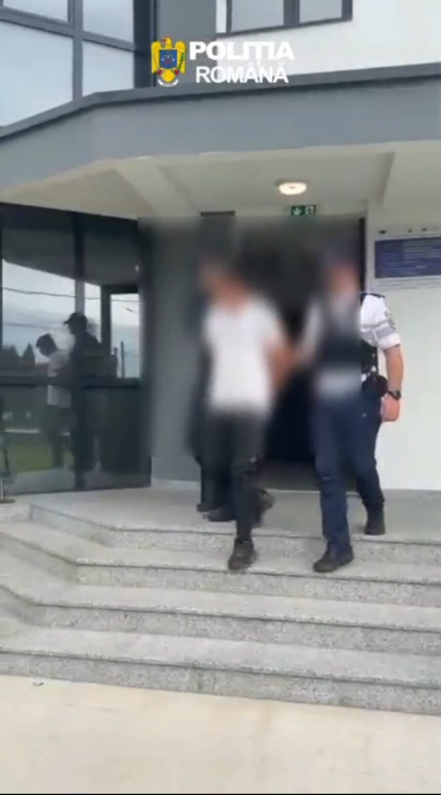 A furat două mașini într-o noapte, adolescent de 16 ani, reținut