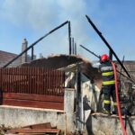 Incendiu violent în Cârcea: o casă a fost cuprinsă de foc