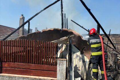 Incendiu violent în Cârcea: o casă a fost cuprinsă de foc
