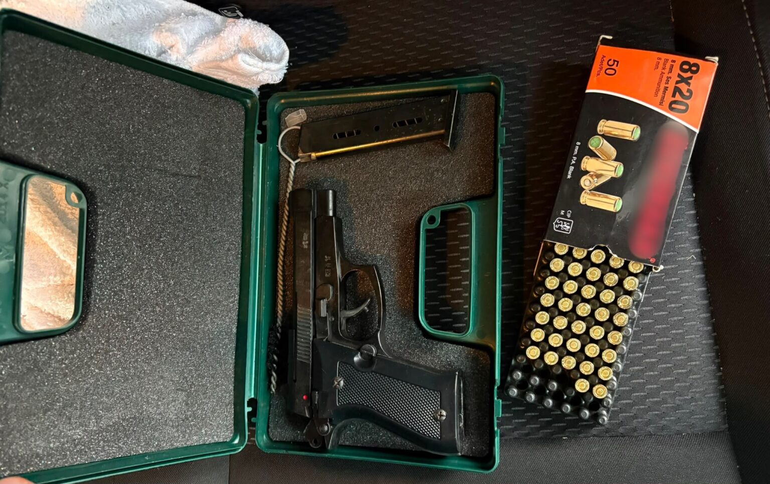 Pistol și 42 de cartușe, găsite în Dolj, la Bârca - Jurnalul Olteniei – Știri din Craiova și Oltenia Pistol și 42 de cartușe, găsite în Dolj, la Bârca