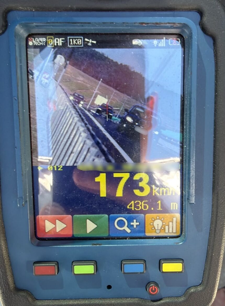 173 km/h pe DEx Craiova-Pitești. Șoferul a rămas fără permis