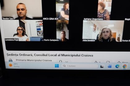 Ședință tensionată la Craiova. O consilieră, dată afară