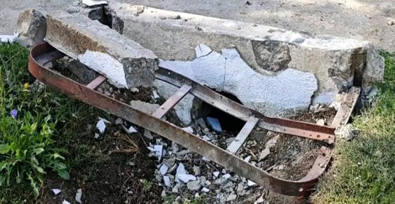 Viceprimarul din Stejari, cercetat penal după un accident rutier. Mașina ar fi fost mutată cu tractorul