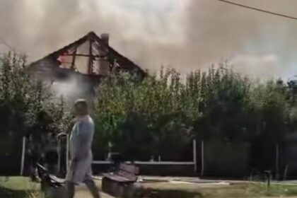Incendiu în comuna Scoarța. Intervenție cu patru autospeciale