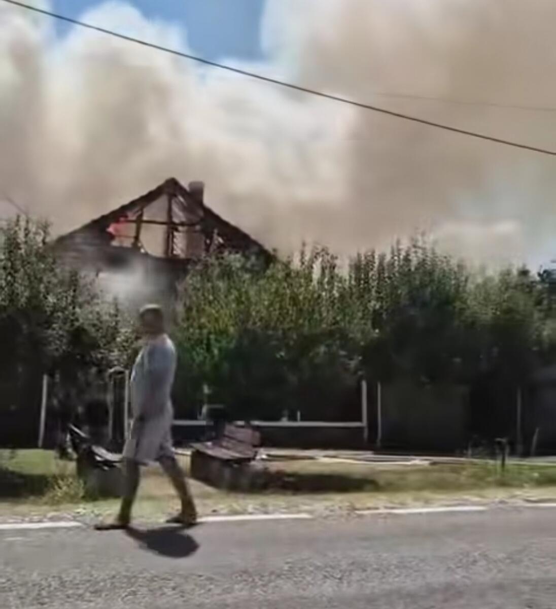 Incendiu în comuna Scoarța. Intervenție cu patru autospeciale
