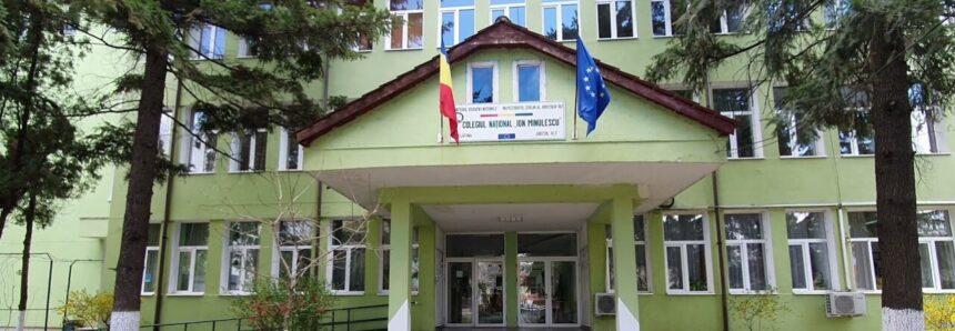 Green school building with a covered entrance, Romanian and EU flags on the roof, and a sign identifying Colegiul National Ion Minulescu above the entry.