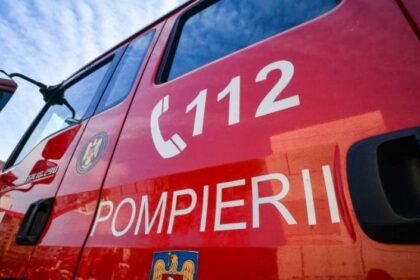 Incendiu puternic lângă un mall din Râmnicu Vâlcea