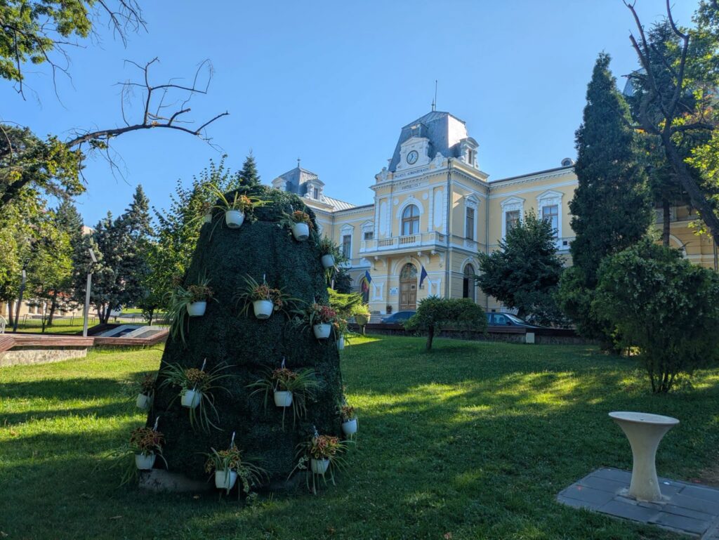statuie acoperita n croitoru - Jurnalul Olteniei – Știri din Craiova și Oltenia sursa: Facebook / Iubim Slatina