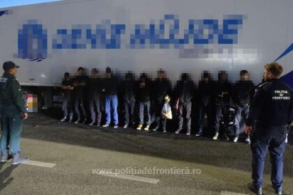 Frontiera Calafat: 12 persoane, depistate într-un TIR