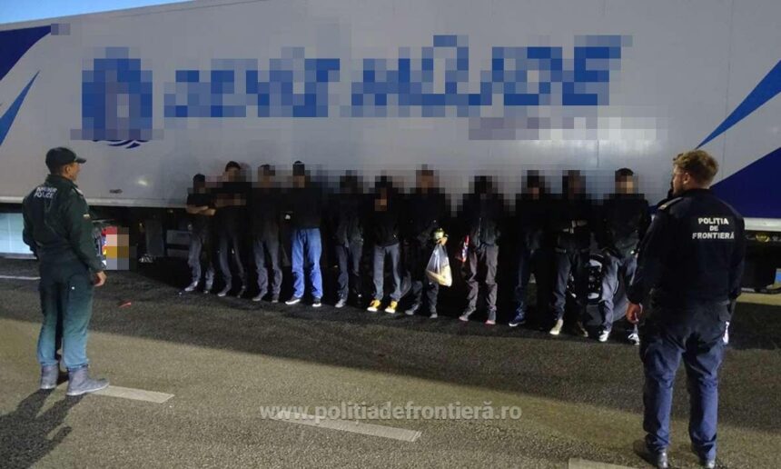 Frontiera Calafat: 12 persoane, depistate într-un TIR