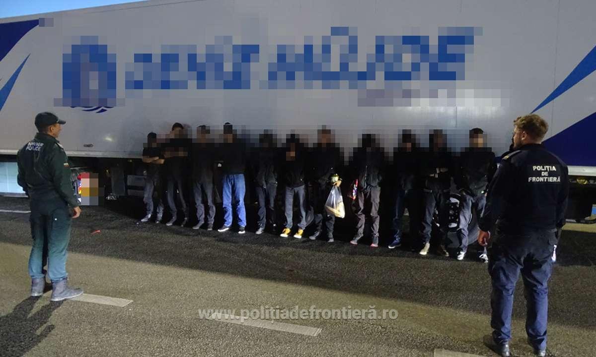 Frontiera Calafat: 12 persoane, depistate într-un TIR