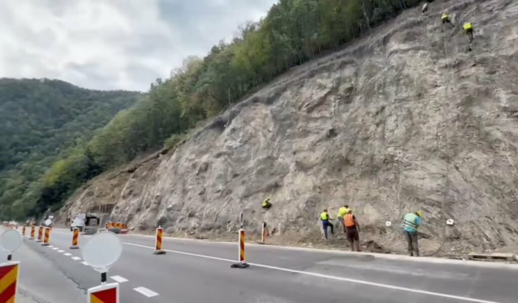 Lucrări pe Valea Oltului: Camioanele sunt interzise