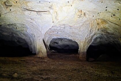 Peștera Liliecilor, locul spectaculos din Buila-Vânturarița