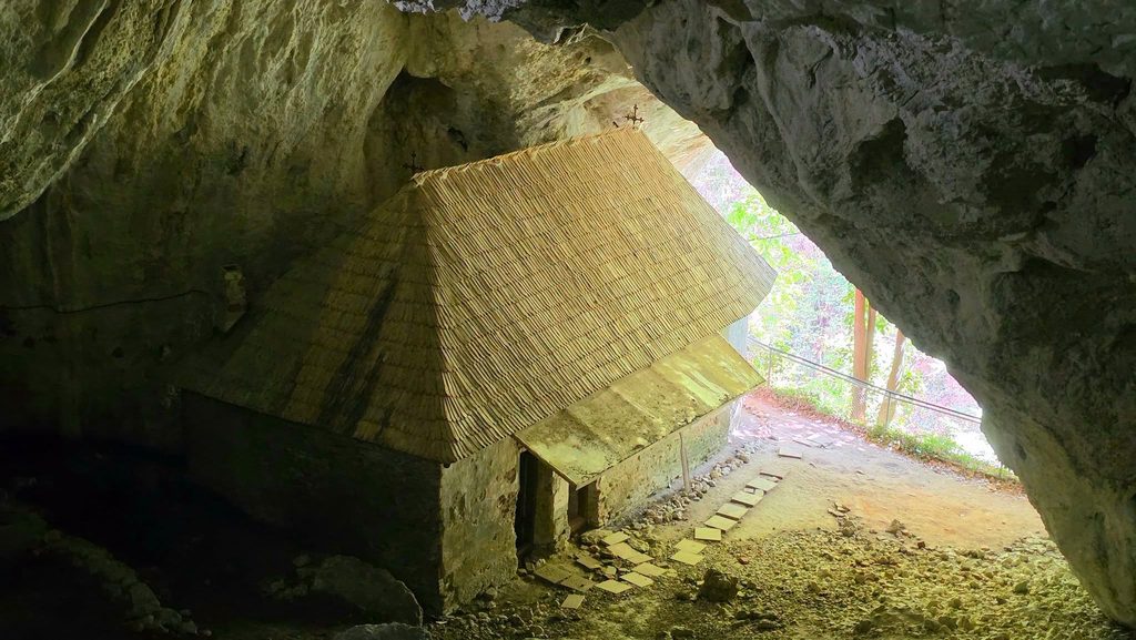 Peștera Liliecilor, locul spectaculos din Buila-Vânturarița - Jurnalul Olteniei – Știri din Craiova și Oltenia Peștera Liliecilor, locul spectaculos din Buila-Vânturarița