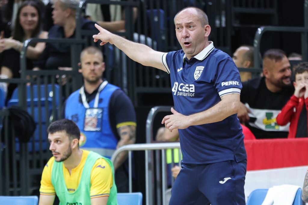 Endre Kacsó e încrezător înaintea debutului României în preliminariile Campionatului Mondial de Futsal - Jurnalul Olteniei – Știri din Craiova și Oltenia Endre Kacsó e încrezător înaintea debutului României în preliminariile Campionatului Mondial de Futsal