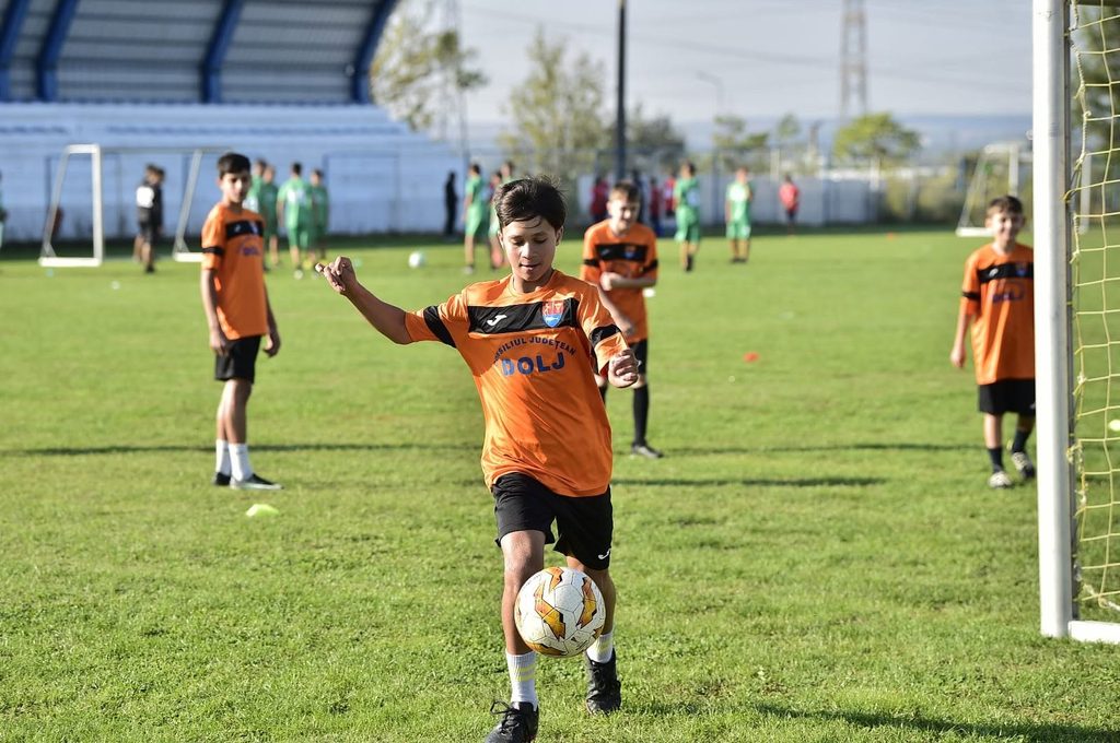 108 echipe, la startul Olimpiadei de fotbal din Dolj - Jurnalul Olteniei – Știri din Craiova și Oltenia 108 echipe, la startul Olimpiadei de fotbal din Dolj