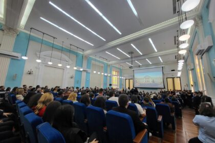 Universitatea din Craiova a început anul universitar 20262027 opt decenii de tradiție și educație