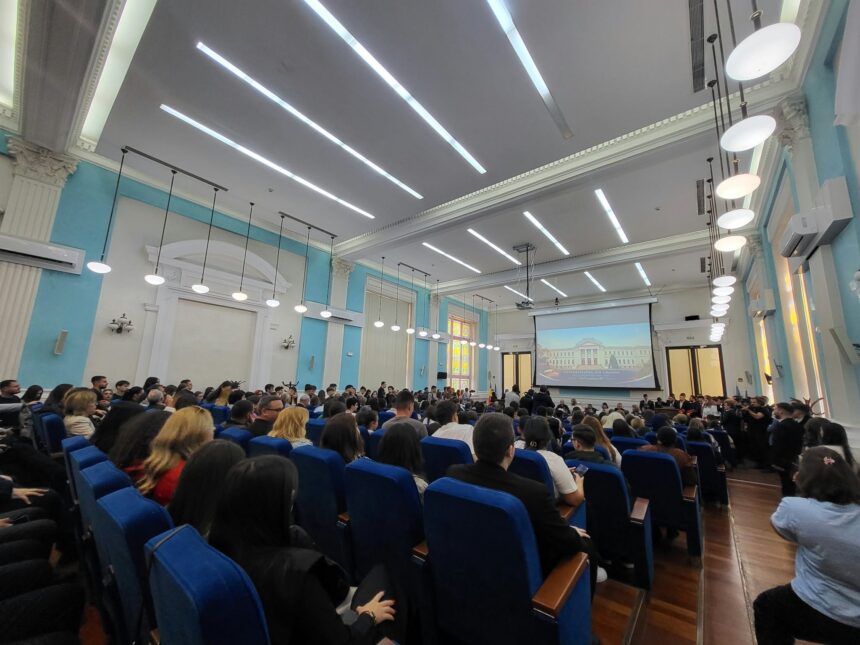 Universitatea din Craiova a început anul universitar 20262027 opt decenii de tradiție și educație