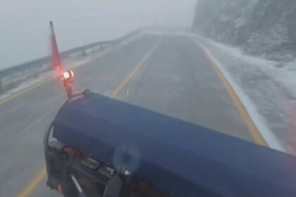 Condiții de iarnă pe Transalpina: vânt, frig și ceață