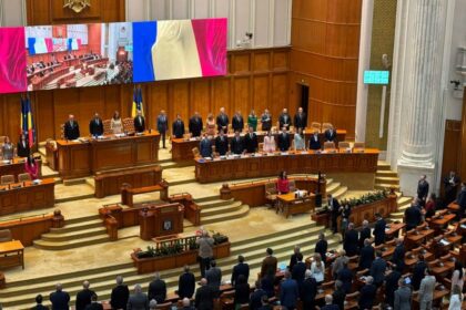 Guvernul Mureșan a picat la vot în Parlament