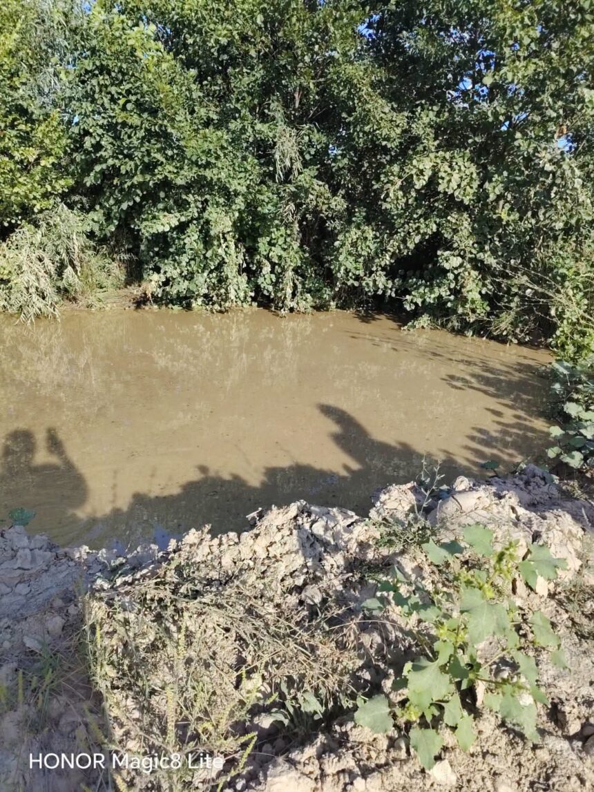 Poluare pe râul Motru, la Apa Neagră.