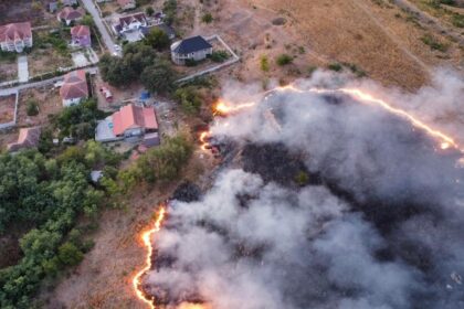 Incendii în mai multe localități din Mehedinți