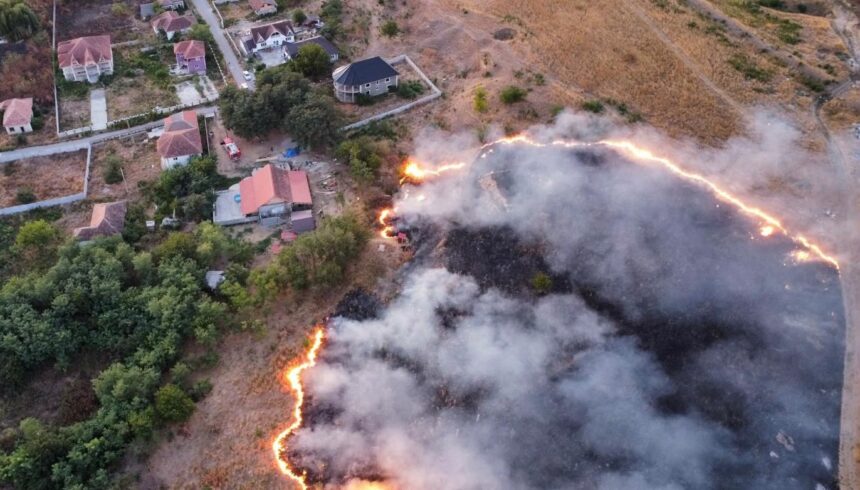 Incendii în mai multe localități din Mehedinți