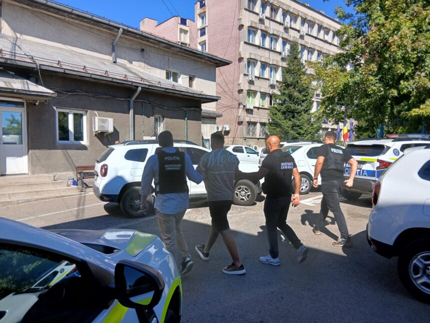 Severin: Percheziții ale polițiștilor soldate cu reținere