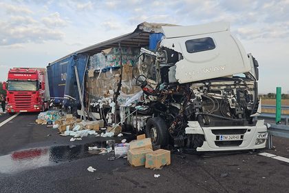 Accident cu două tiruri pe DEx12: Restricții de trafic