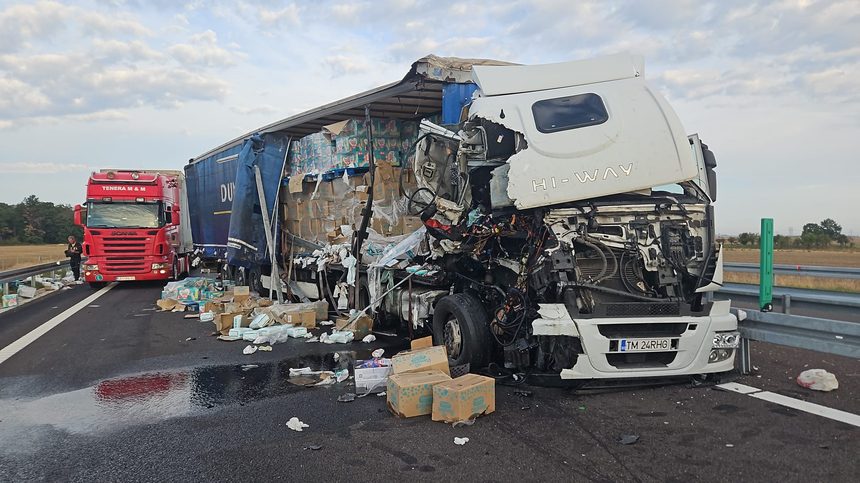 Accident cu două tiruri pe DEx12: Restricții de trafic