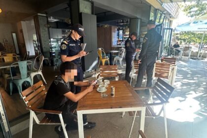 Vâlcea: 25 de elevi, depistați absentând de la cursuri