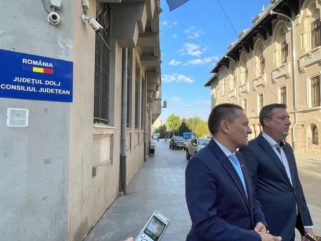 CJ Dolj oferă pachete de cărți elevilor de clasa a IV-a