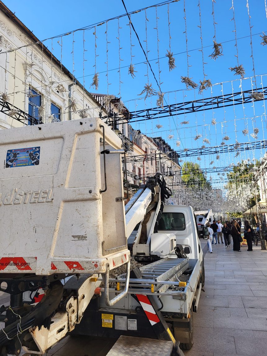 pregătirile pentru Târgul de Crăciun din Craiova a