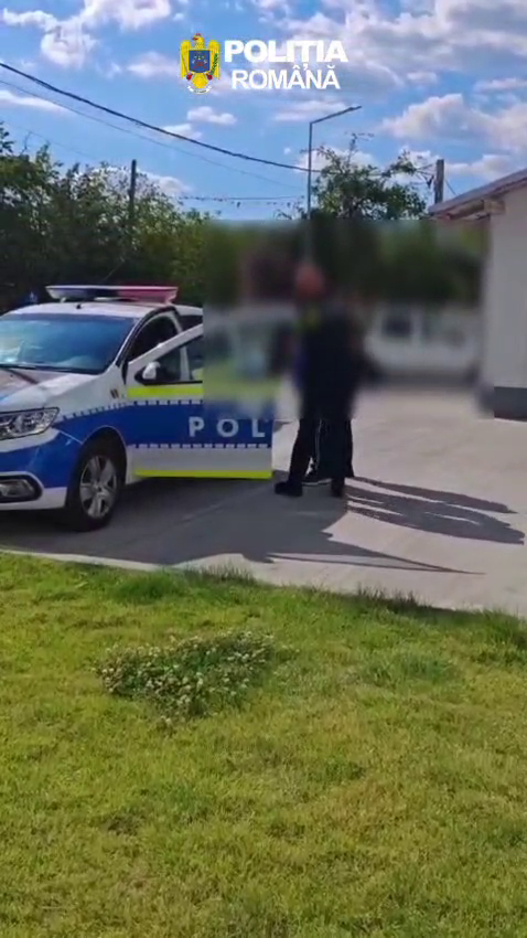 Romanian police car with crest; two officers talk to blurred individuals on a sunny street.