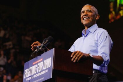 Barack Obama îl atacă dur pe Trump: „Excelează în escrocherii”. Foto: Facebook