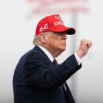 Popularitatea lui Trump scade la un minim istoric de 31%. Foto: Facebook/ The White House﻿